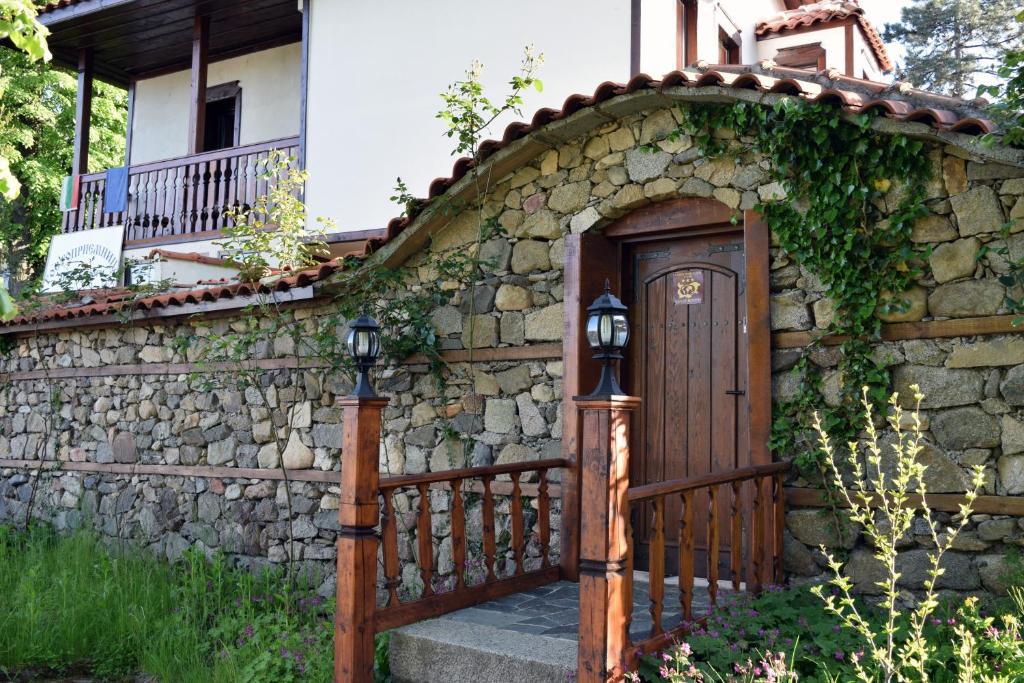 Гостоприемница Георги Kalofer Exterior photo
